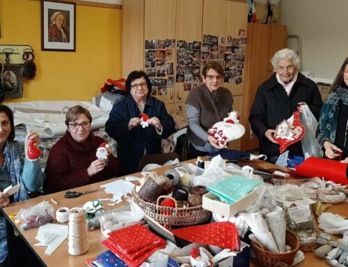 Festa dell’Immacolata: raccolta fondi del laboratorio Mamma Margherita con oggetti natalizi di produzione artigianale